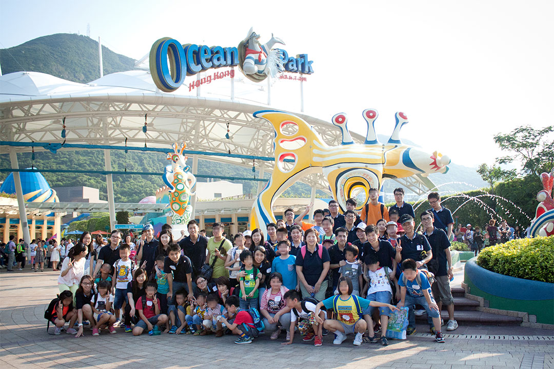 陪同發(fā)展障礙小朋友游玩海洋公園