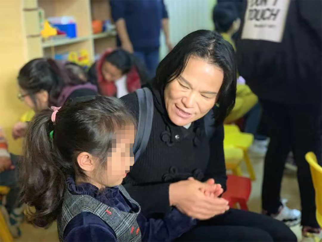 探訪自閉癥兒童，點(diǎn)亮心燈，與愛(ài)同行