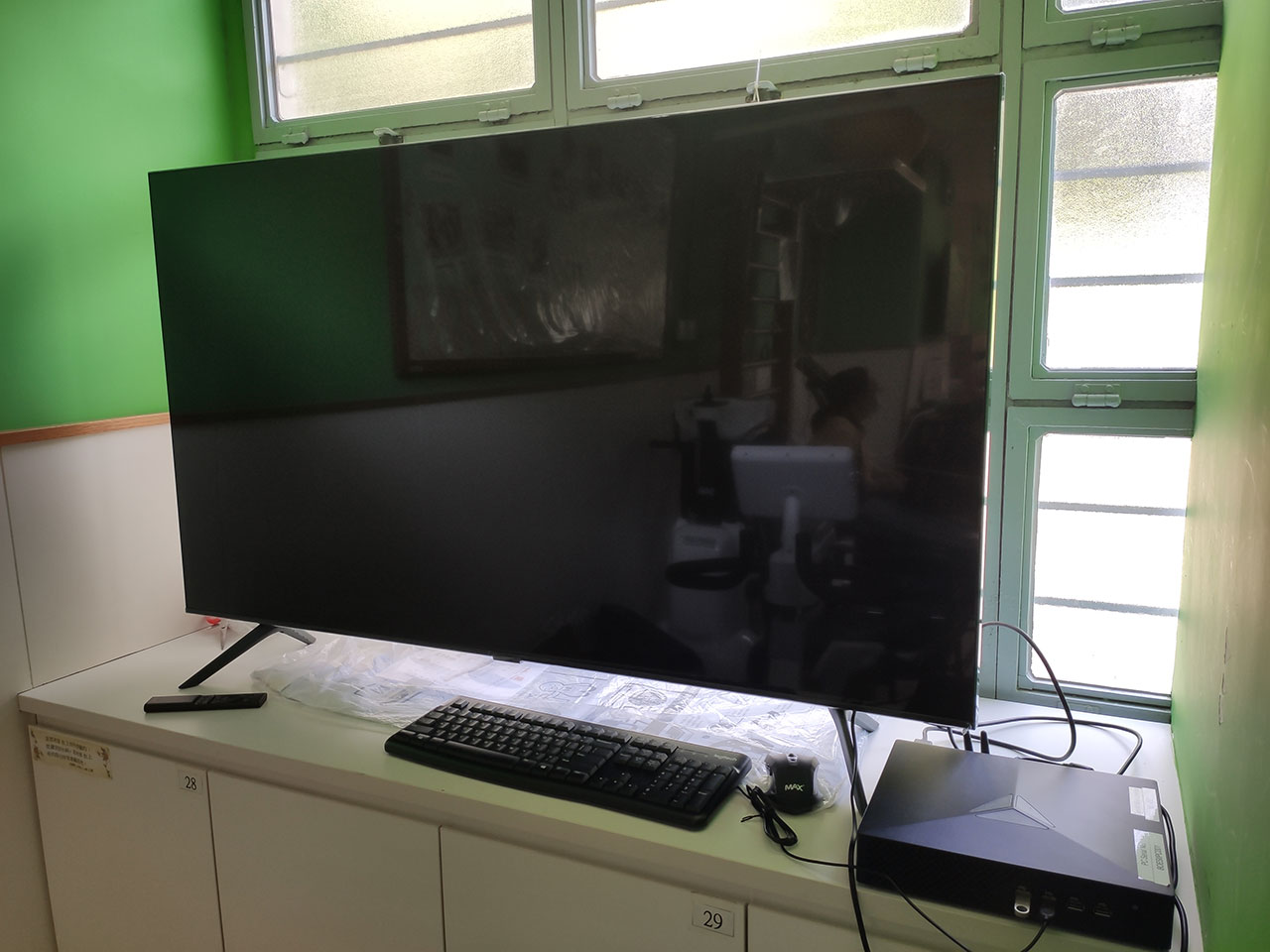 再向麥理浩夫人中心捐贈復(fù)康儀器材